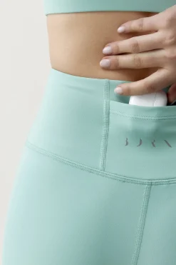 Pantal&oacute;n corto deportivo Deo azul claro