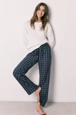 Pantal&oacute;n largo azul estampado cuadros