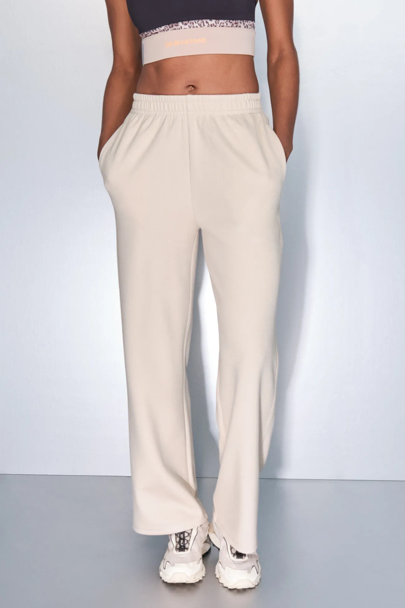 Pantalón recto ancho canalé beige