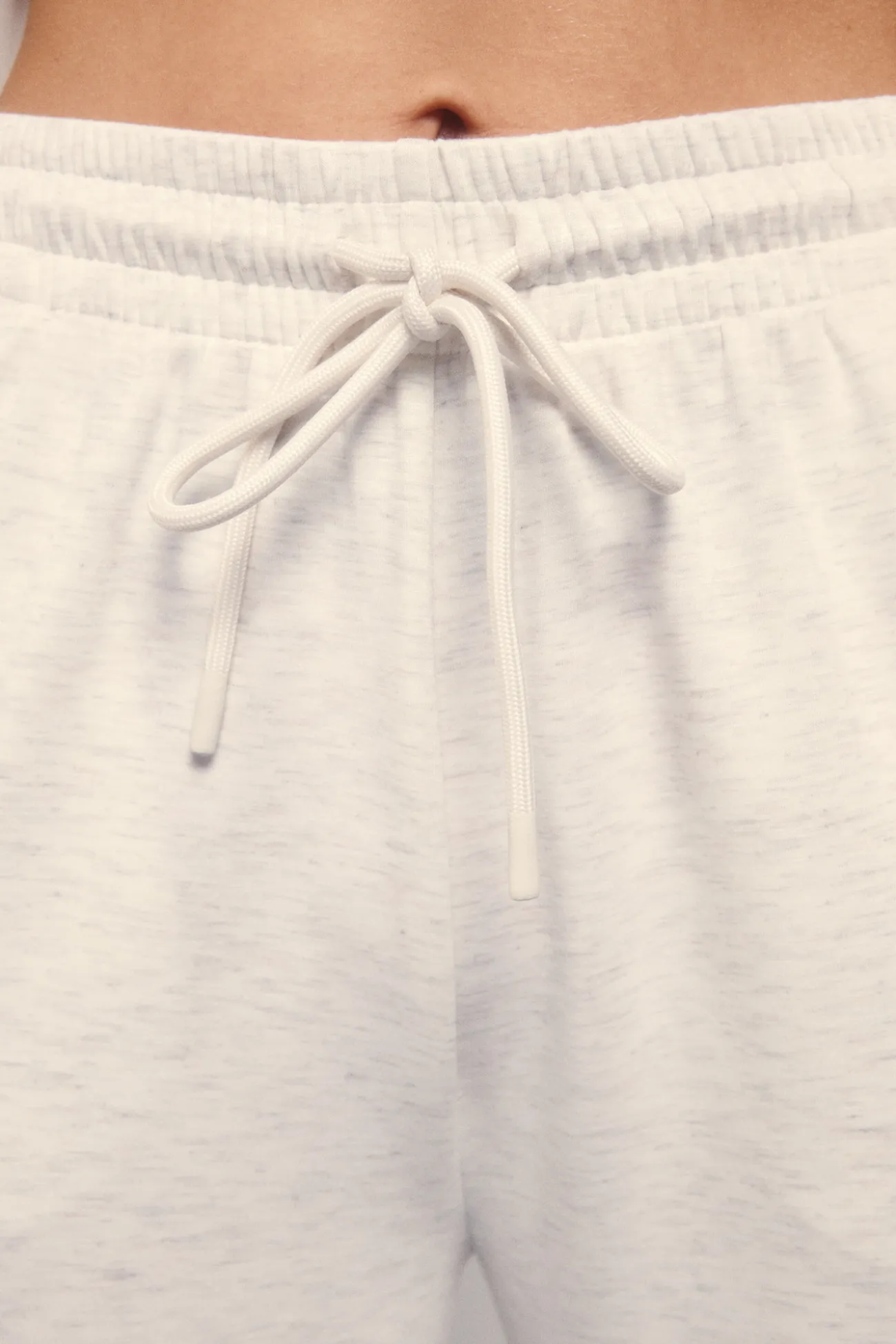Pantalón recto ancho tacto suave gris