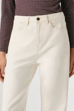 Pantal&oacute;n vaquero acampanado tiro alto