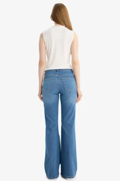 Pantal&oacute;n vaquero acampanado
