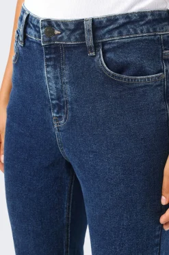 Pantal&oacute;n vaquero de largo tobillero