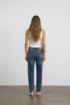 Pantal&oacute;n vaquero de largo tobillero