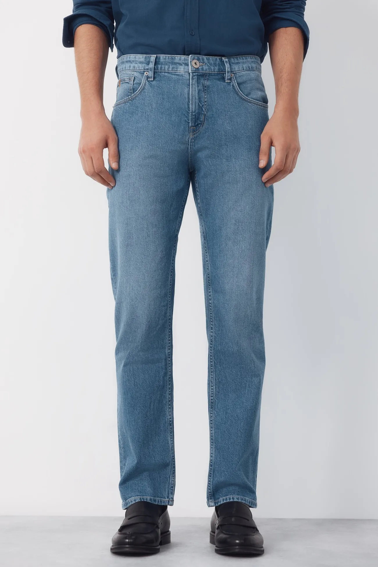 Pantalón vaquero ligero regular fit