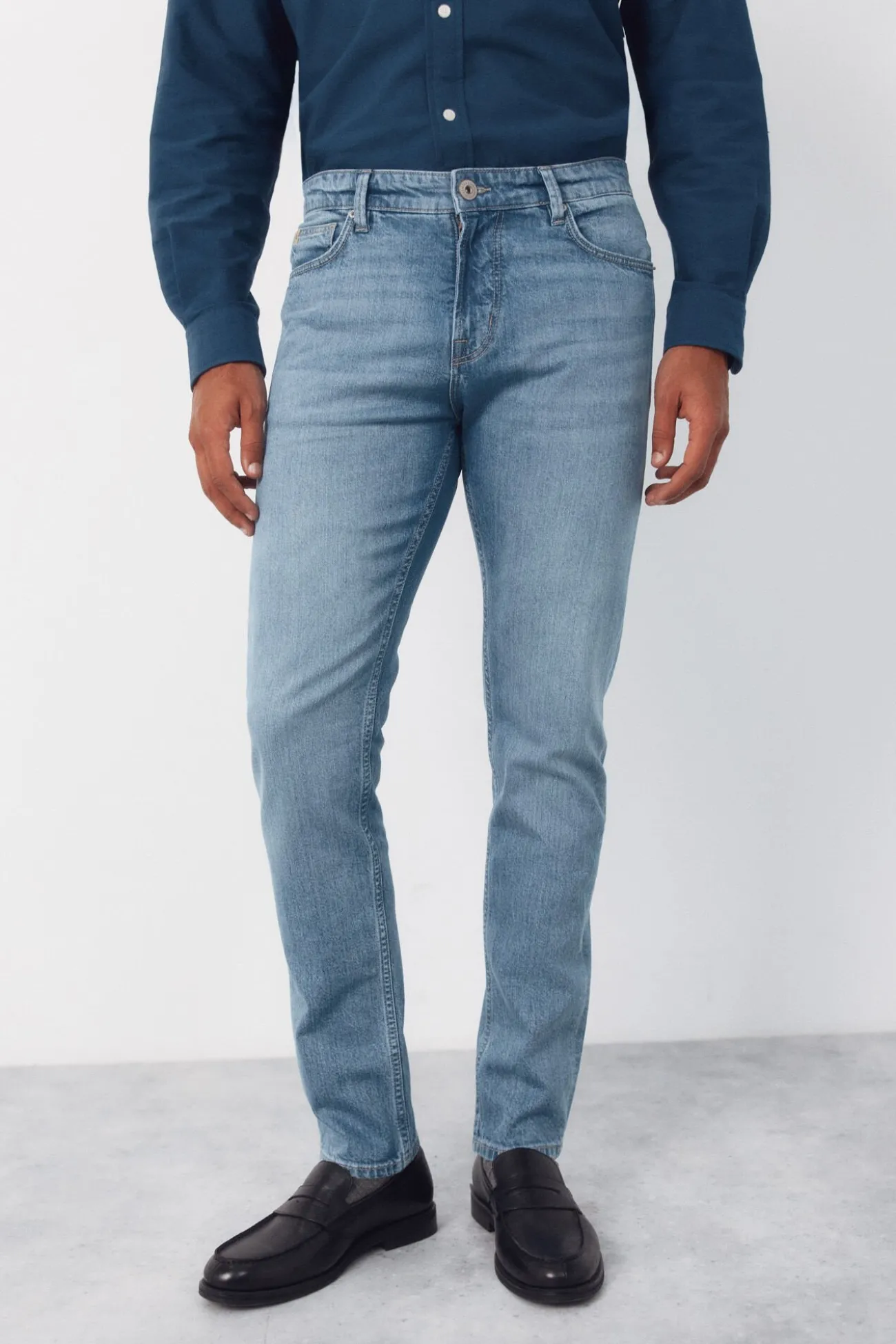 Pantalón vaquero ligero slim fit