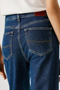 Pantal&oacute;n vaquero recto tiro ultra alto