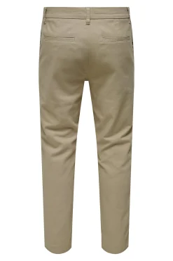 Pantalon chino de hombre slim fit.