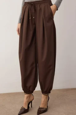 Pantalones bombachos flu&iacute;dos
