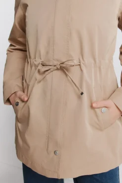 Parka capucha repelente al agua