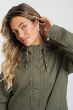 Parka con capucha
