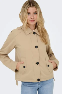 Parka corta con capucha
