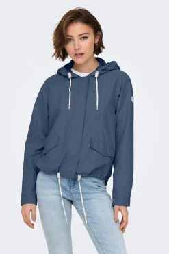 Parka corta con capucha