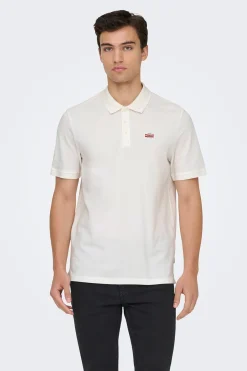 Polo con detalle frontal