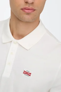 Polo con detalle frontal