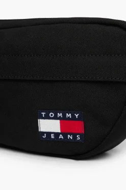Ri&ntilde;onera de Tommy Jeans con logo bandera
