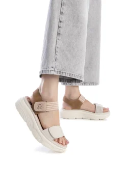 Sandalia tiras el&aacute;sticas velcro