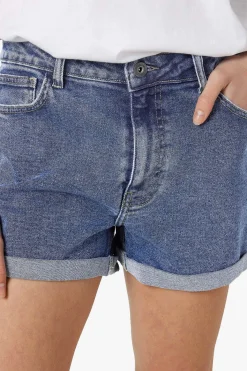 Short vaquero b&aacute;sico con dobladillo de cinco bolsillos.