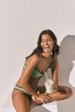 Top bikini horizontal verde