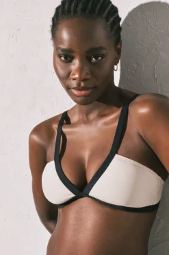 Top bikini triangular blanco semi brillante