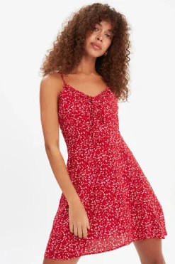 Vestido corto de tirantes