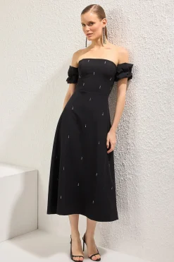 Vestido cuello descubierto