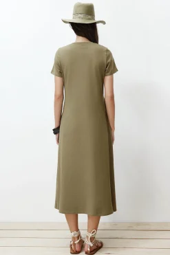 Vestido midi de manga corta