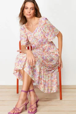 Vestido midi escote coraz&oacute;n