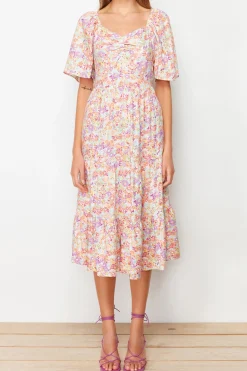 Vestido midi escote coraz&oacute;n