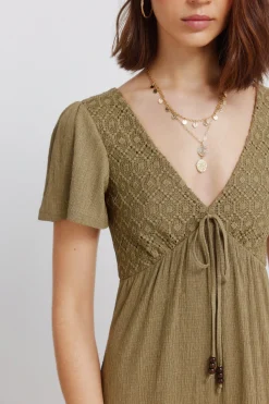 Vestido midi volantes