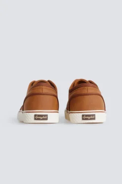 Zapatilla ic&oacute;nica efecto piel