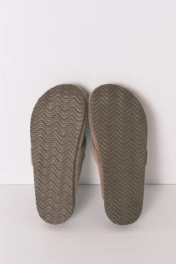 Zapatillas casa tipo zueco marr&oacute;n