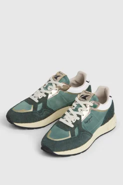 Zapatillas Con Detalles En Ante