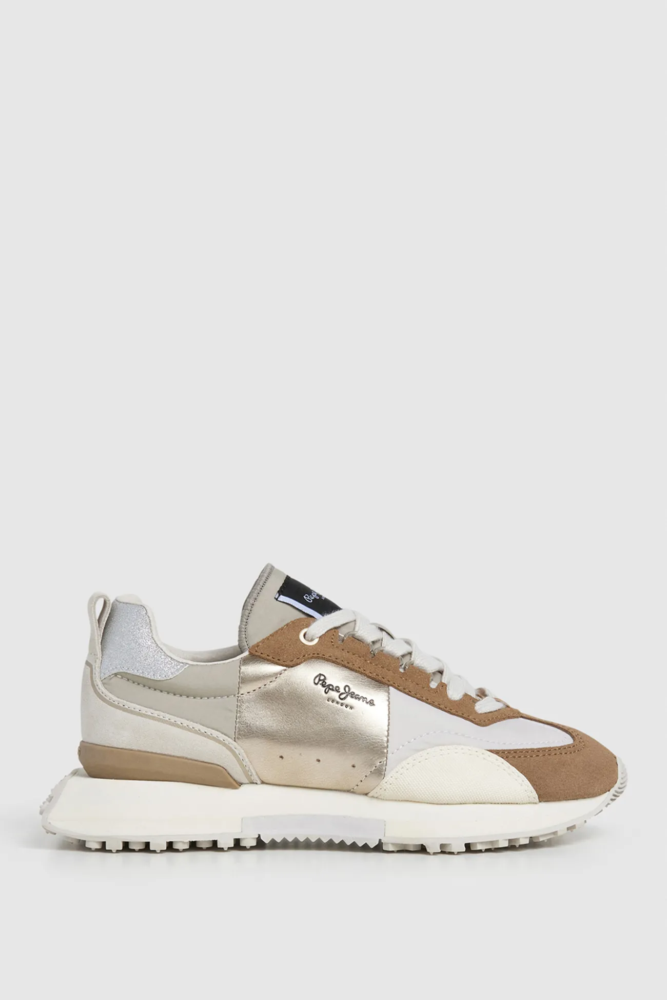 Zapatillas Con Detalles En Ante