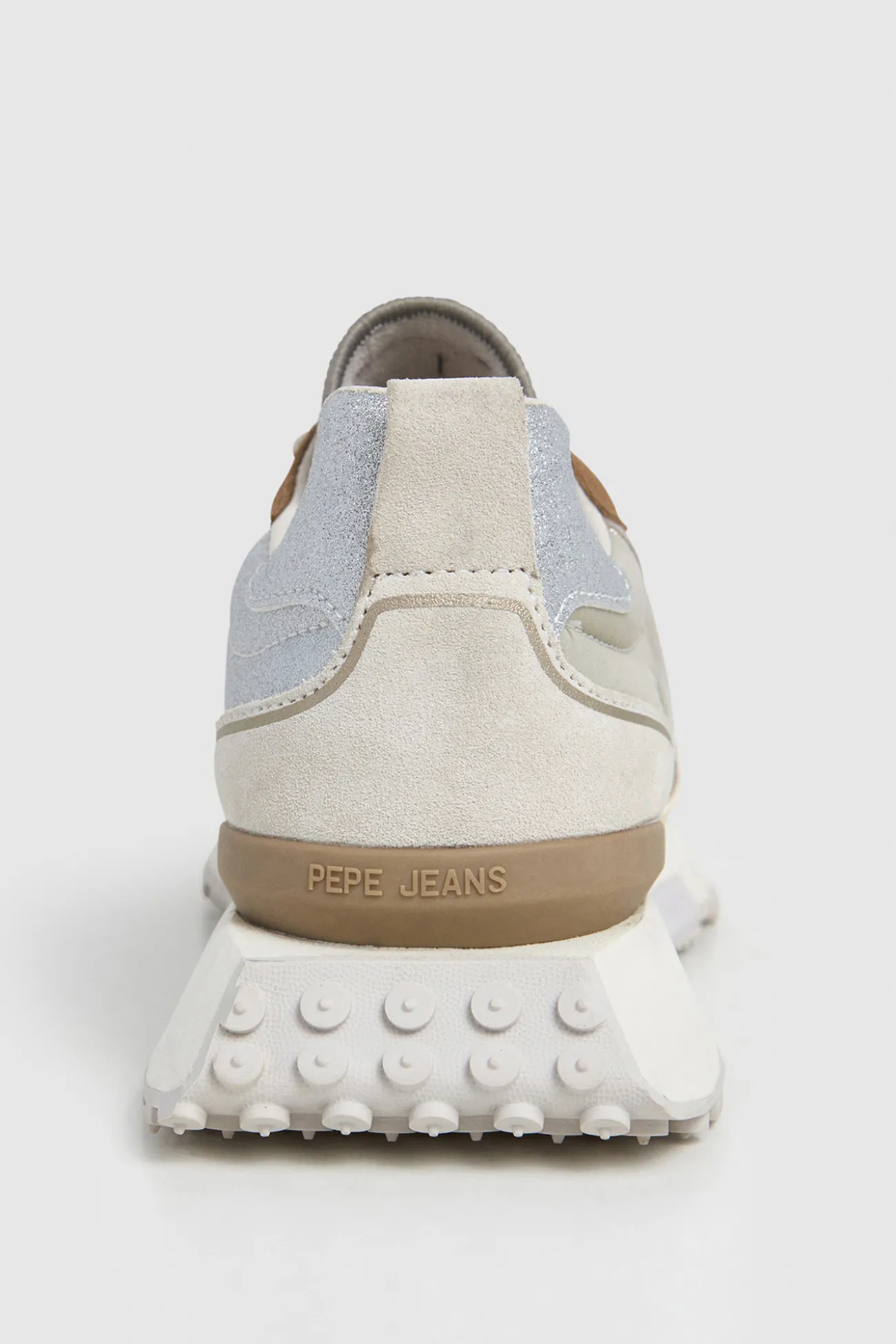 Zapatillas Con Detalles En Ante