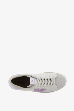 Zapatillas de piel Victoria Berl&iacute;n con piezas en contraste y puntera de serraje