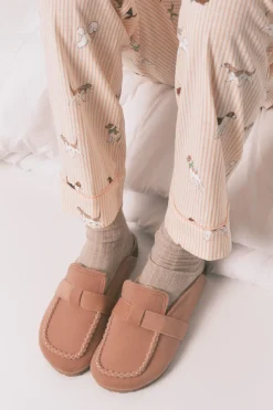 Zapatillas tipo zueco ante rosa