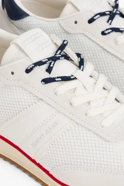 Zapatilla Tommy Jeans blanca con detalles en azul y rojo