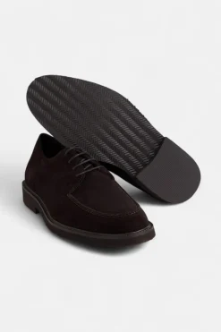 Zapato cl&aacute;sico serraje